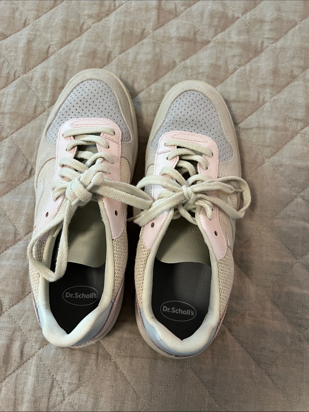 Veja Women's Beige and Light Pink Lace-Up Sneakers